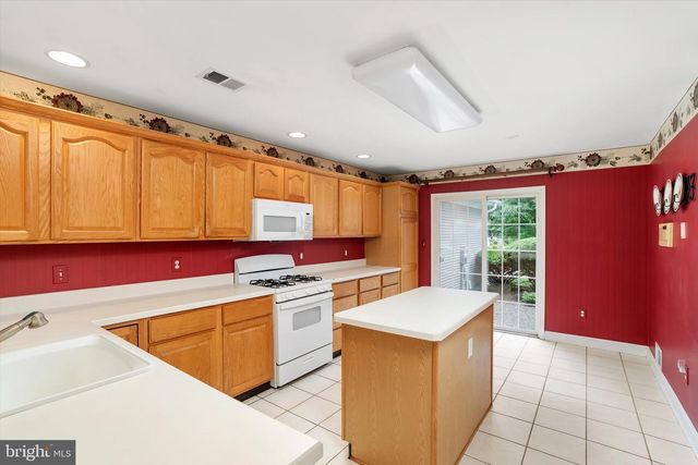 132 COBURN RD, Pennington, NJ 08534