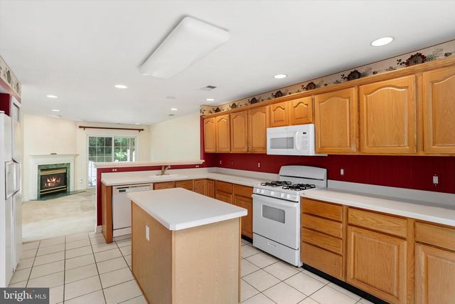 132 COBURN RD, Pennington, NJ 08534