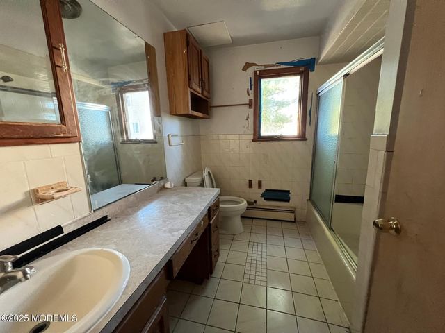 624 Jackson Avenue, Roselle, NJ 07203