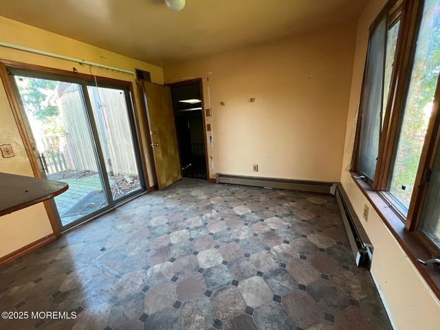 624 Jackson Avenue, Roselle, NJ 07203