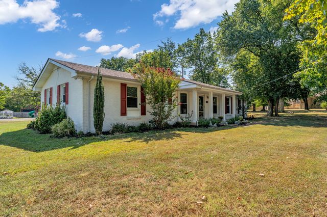 411 Walton Ferry Rd, Hendersonville, TN 37075