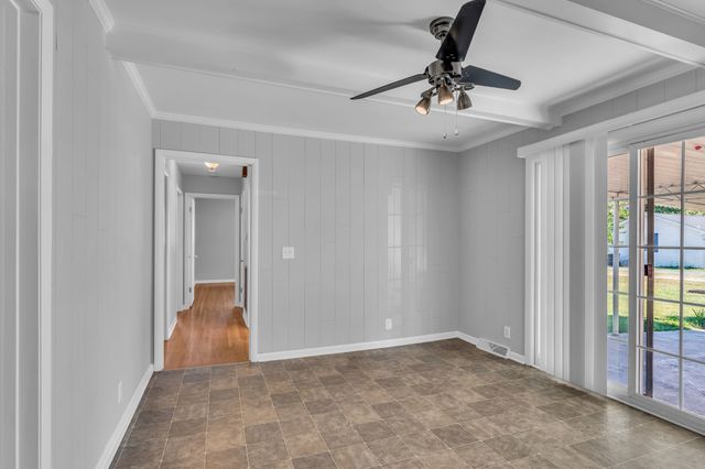 411 Walton Ferry Rd, Hendersonville, TN 37075