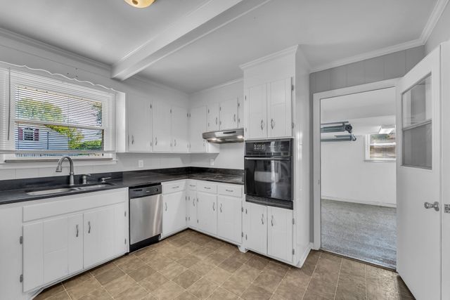 411 Walton Ferry Rd, Hendersonville, TN 37075