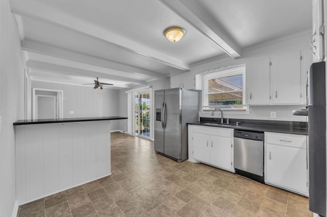 411 Walton Ferry Rd, Hendersonville, TN 37075