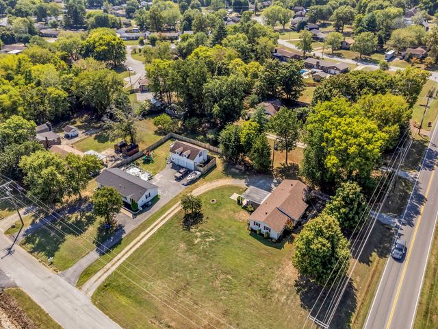 411 Walton Ferry Rd, Hendersonville, TN 37075