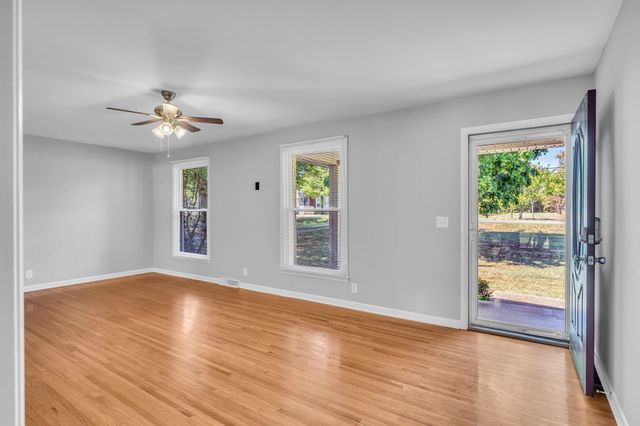 411 Walton Ferry Rd, Hendersonville, TN 37075