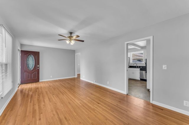 411 Walton Ferry Rd, Hendersonville, TN 37075