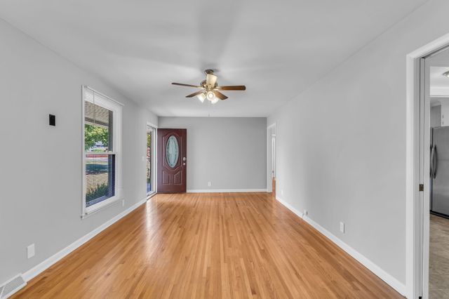 411 Walton Ferry Rd, Hendersonville, TN 37075