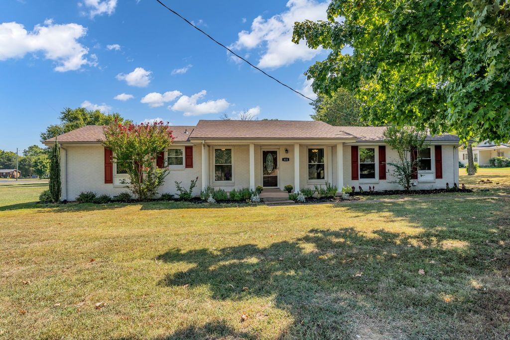 411 Walton Ferry Rd, Hendersonville, TN 37075