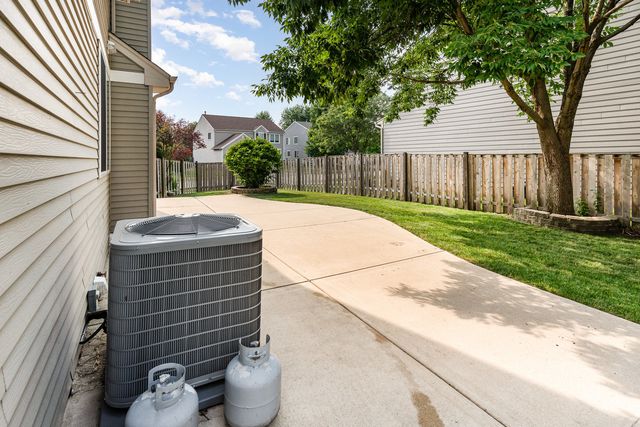 2258 Halsted Lane, Aurora, IL 60503