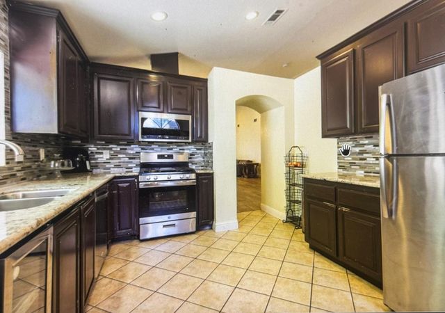 5795 Caribbean Cir, Stockton, CA 95210
