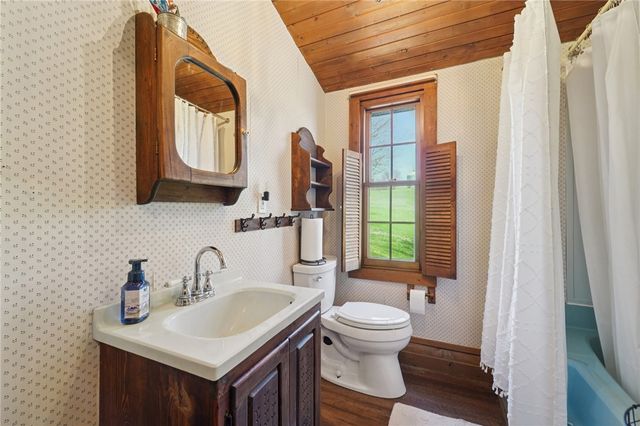 124 Harriet Dr, Lower Burrell, PA 15068