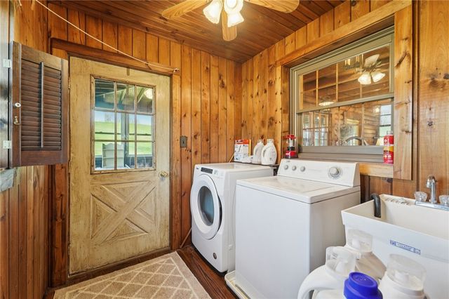 124 Harriet Dr, Lower Burrell, PA 15068