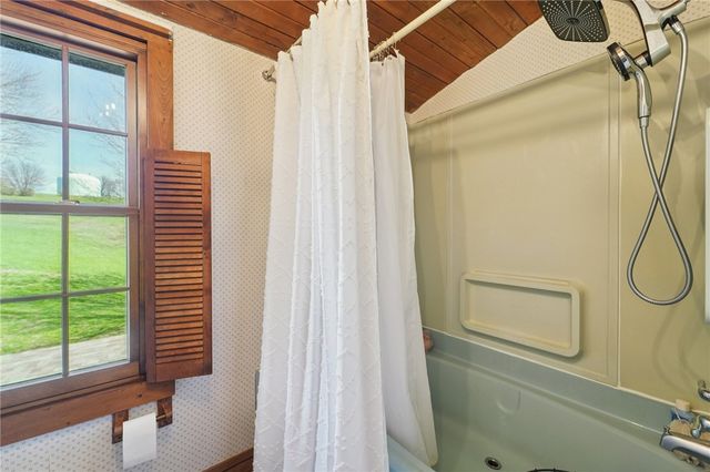 124 Harriet Dr, Lower Burrell, PA 15068