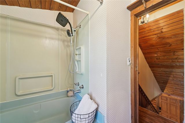 124 Harriet Dr, Lower Burrell, PA 15068