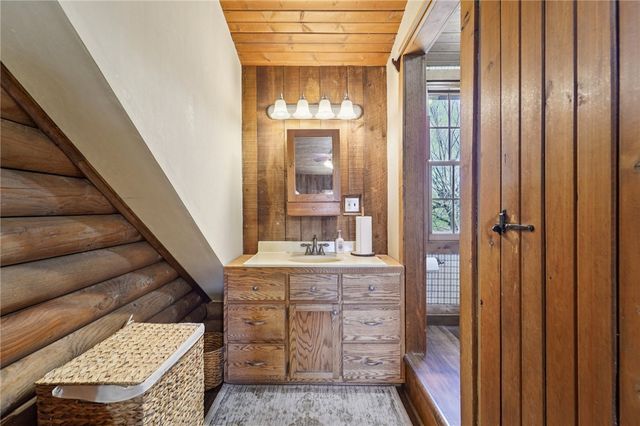 124 Harriet Dr, Lower Burrell, PA 15068