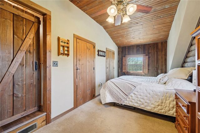 124 Harriet Dr, Lower Burrell, PA 15068