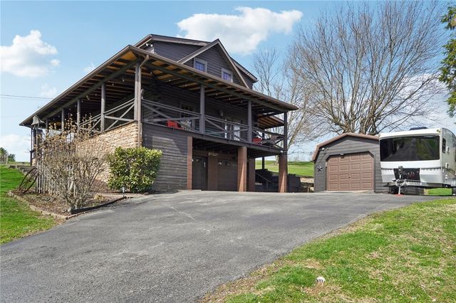 124 Harriet Dr, Lower Burrell, PA 15068