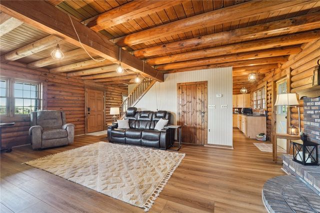 124 Harriet Dr, Lower Burrell, PA 15068