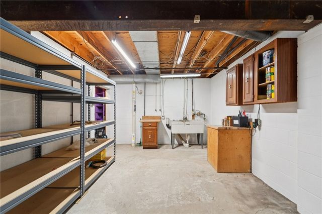 124 Harriet Dr, Lower Burrell, PA 15068