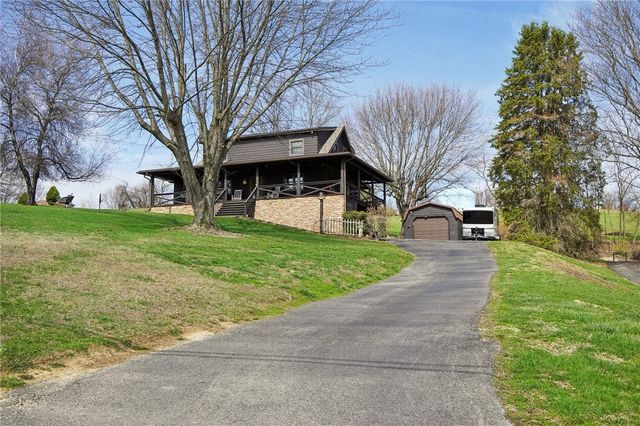 124 Harriet Dr, Lower Burrell, PA 15068