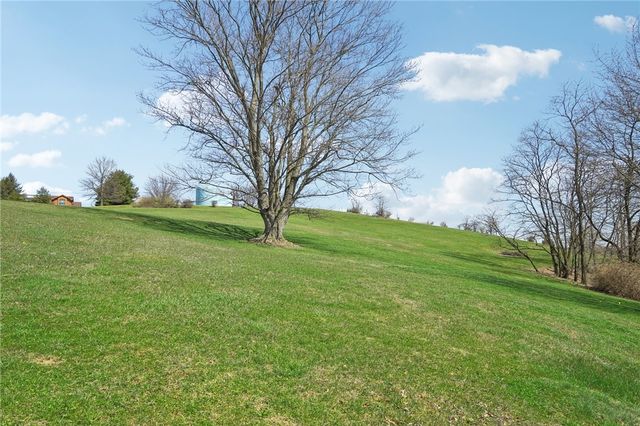 124 Harriet Dr, Lower Burrell, PA 15068