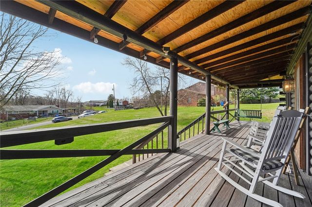 124 Harriet Dr, Lower Burrell, PA 15068