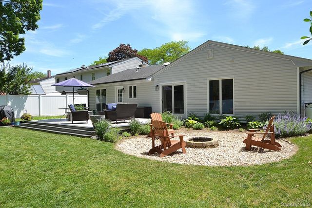 174 Gainsborough Road, Holbrook, NY 11741