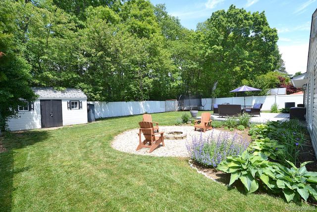 174 Gainsborough Road, Holbrook, NY 11741