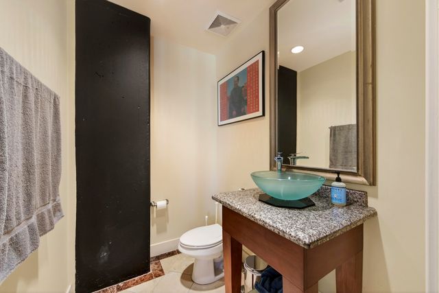 150 Bee Street Apt 713, Charleston, SC 29401