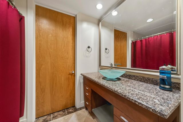 150 Bee Street Apt 713, Charleston, SC 29401