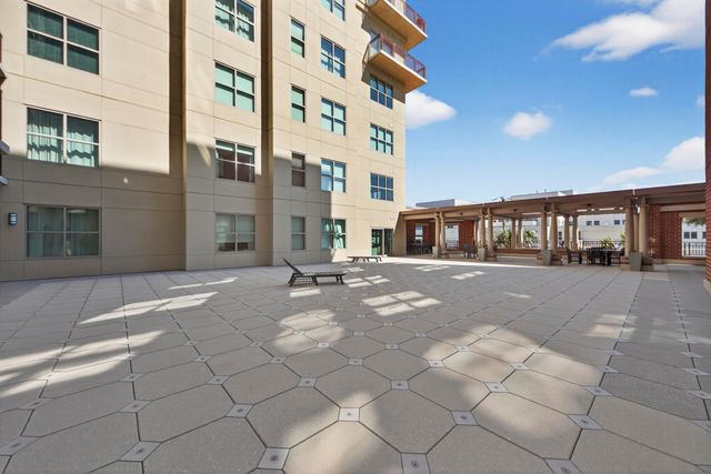 150 Bee Street Apt 713, Charleston, SC 29401