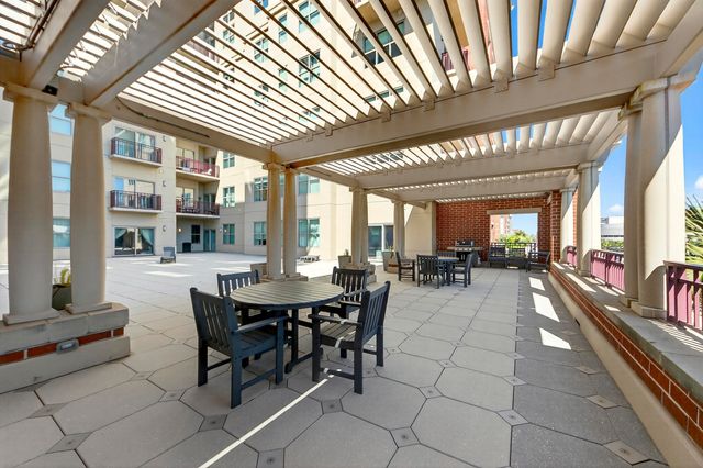 150 Bee Street Apt 713, Charleston, SC 29401