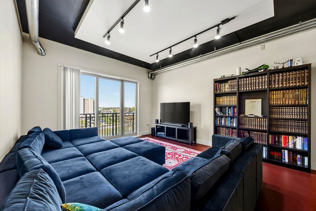 150 Bee Street Apt 713, Charleston, SC 29401