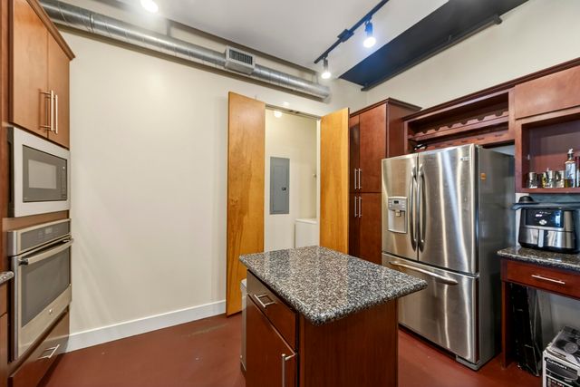 150 Bee Street Apt 713, Charleston, SC 29401