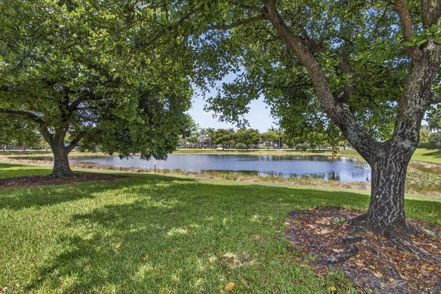 10469 Pelican Drive, Wellington, FL 33414
