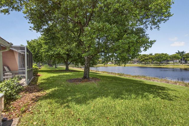 10469 Pelican Drive, Wellington, FL 33414