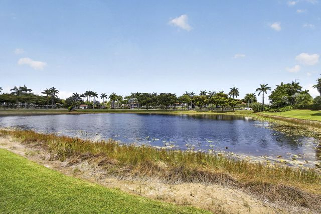 10469 Pelican Drive, Wellington, FL 33414