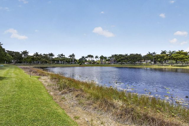 10469 Pelican Drive, Wellington, FL 33414