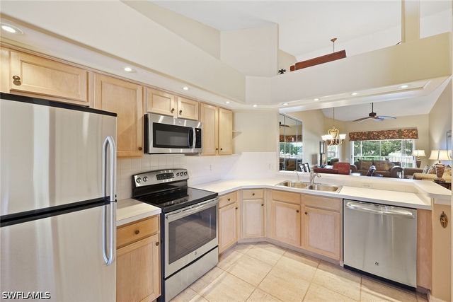 28072 Cavendish CT 2207, Bonita Springs, FL 34135