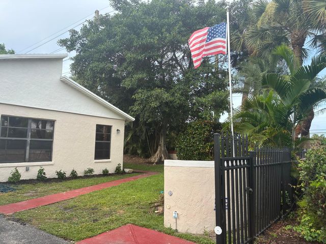 5021 Mirror Lakes Boulevard, Boynton Beach, FL 33472