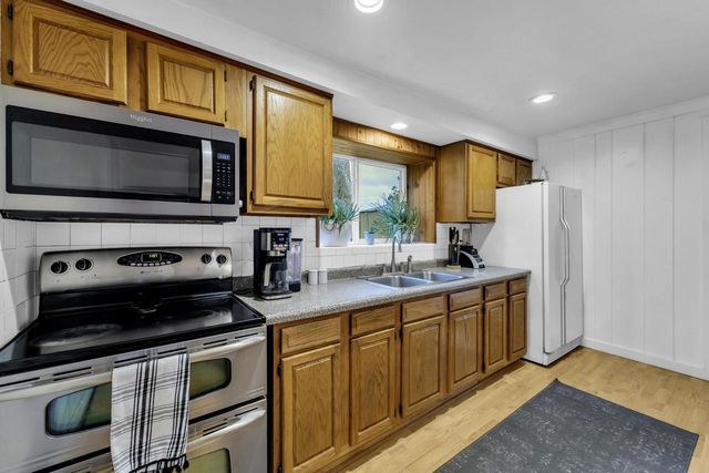 S107W17011 Muskego Dam DRIVE, Muskego, WI 53150