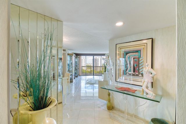 20185 E Country Club Drive 1709, Aventura, FL 33180