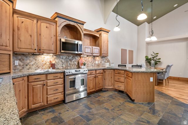 5250 S CLEAR SPRING LN, Salt Lake City, UT 84117