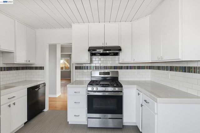 780 Goettingen St, San Francisco, CA 94134