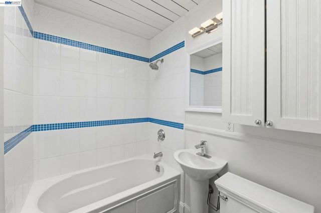780 Goettingen St, San Francisco, CA 94134