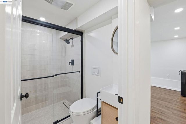 780 Goettingen St, San Francisco, CA 94134
