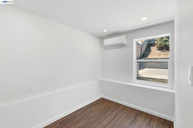 780 Goettingen St, San Francisco, CA 94134