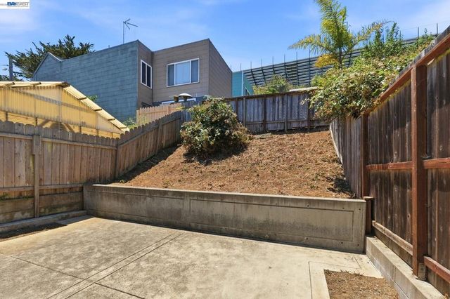 780 Goettingen St, San Francisco, CA 94134
