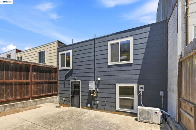 780 Goettingen St, San Francisco, CA 94134